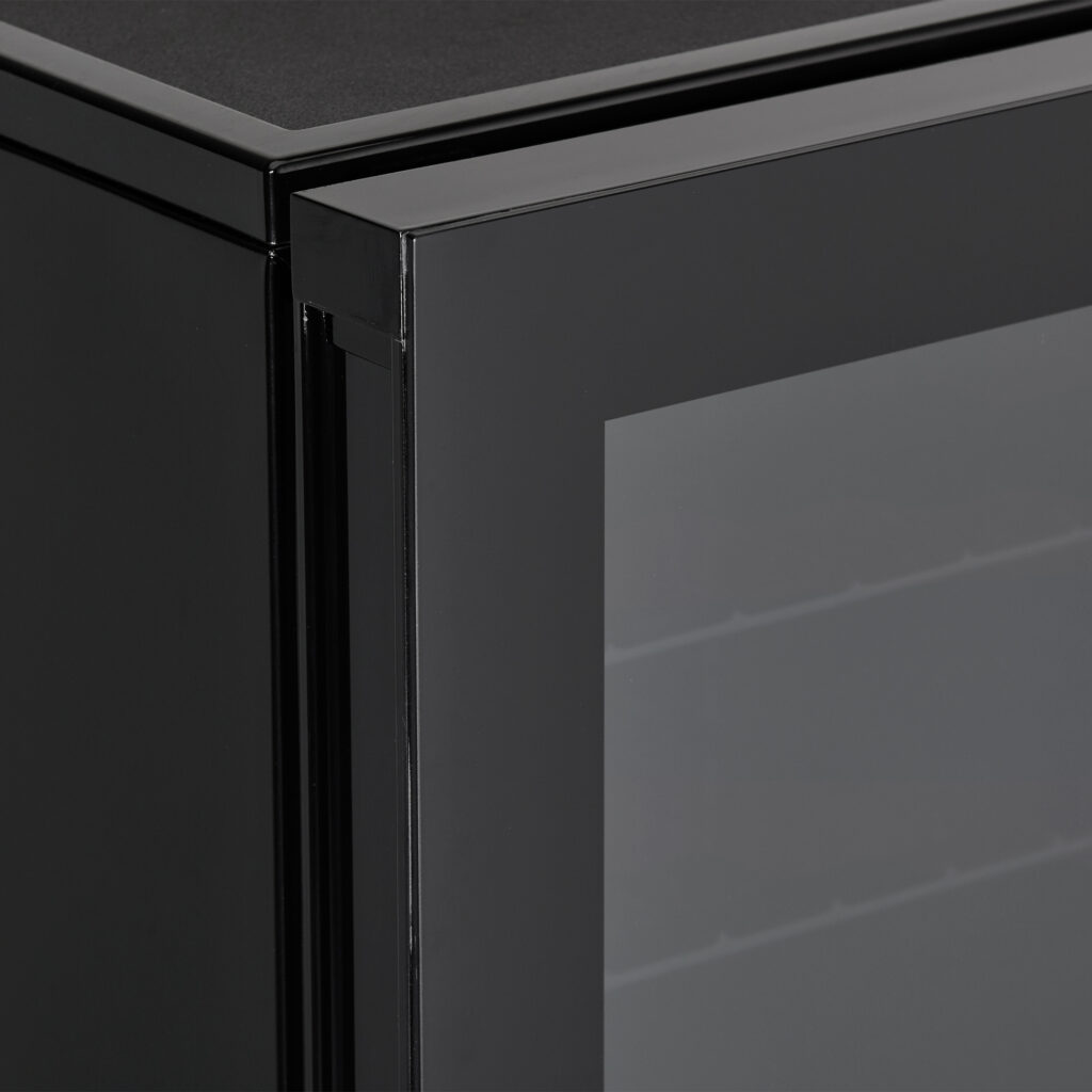 DWC018A1BDB_GlassFront.jpg