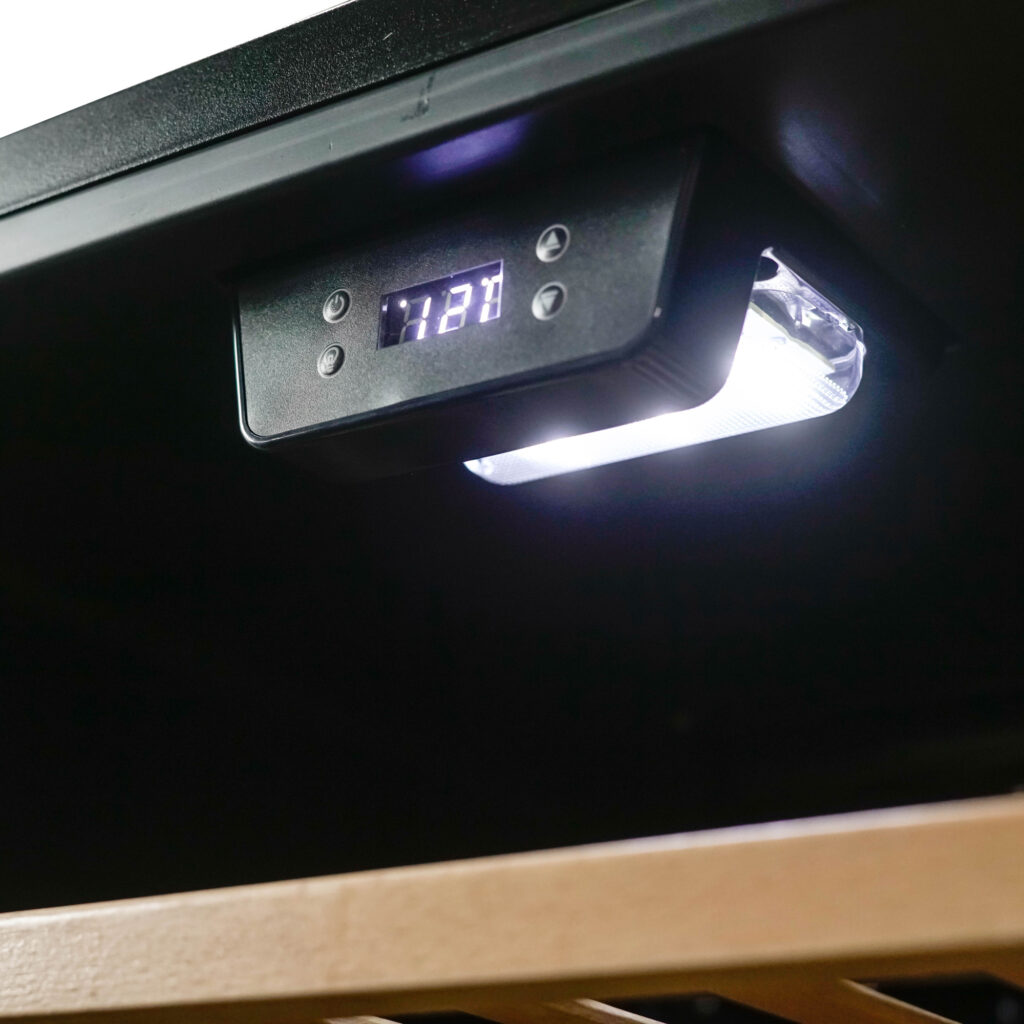 DWC94L1B_Detail_ControlPanel_Light.jpg
