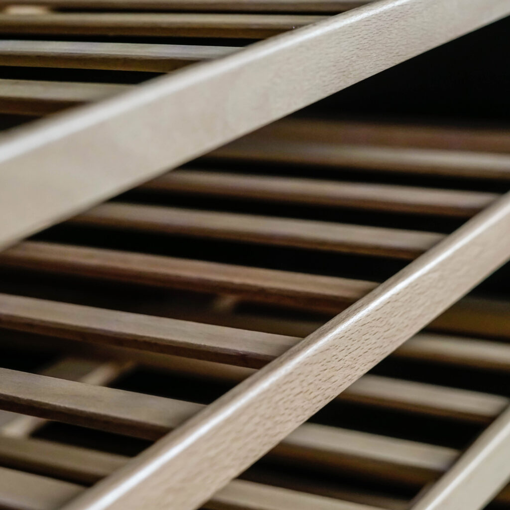 DWC94L1B_Detail_WoodenTrim.jpg