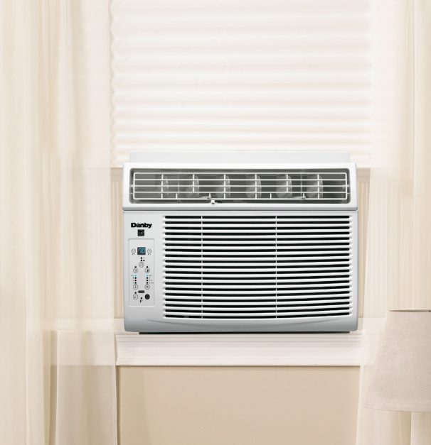 Dac060eb1wdb Danby 6 000 Btu Window Air Conditioner With Follow Me Function En