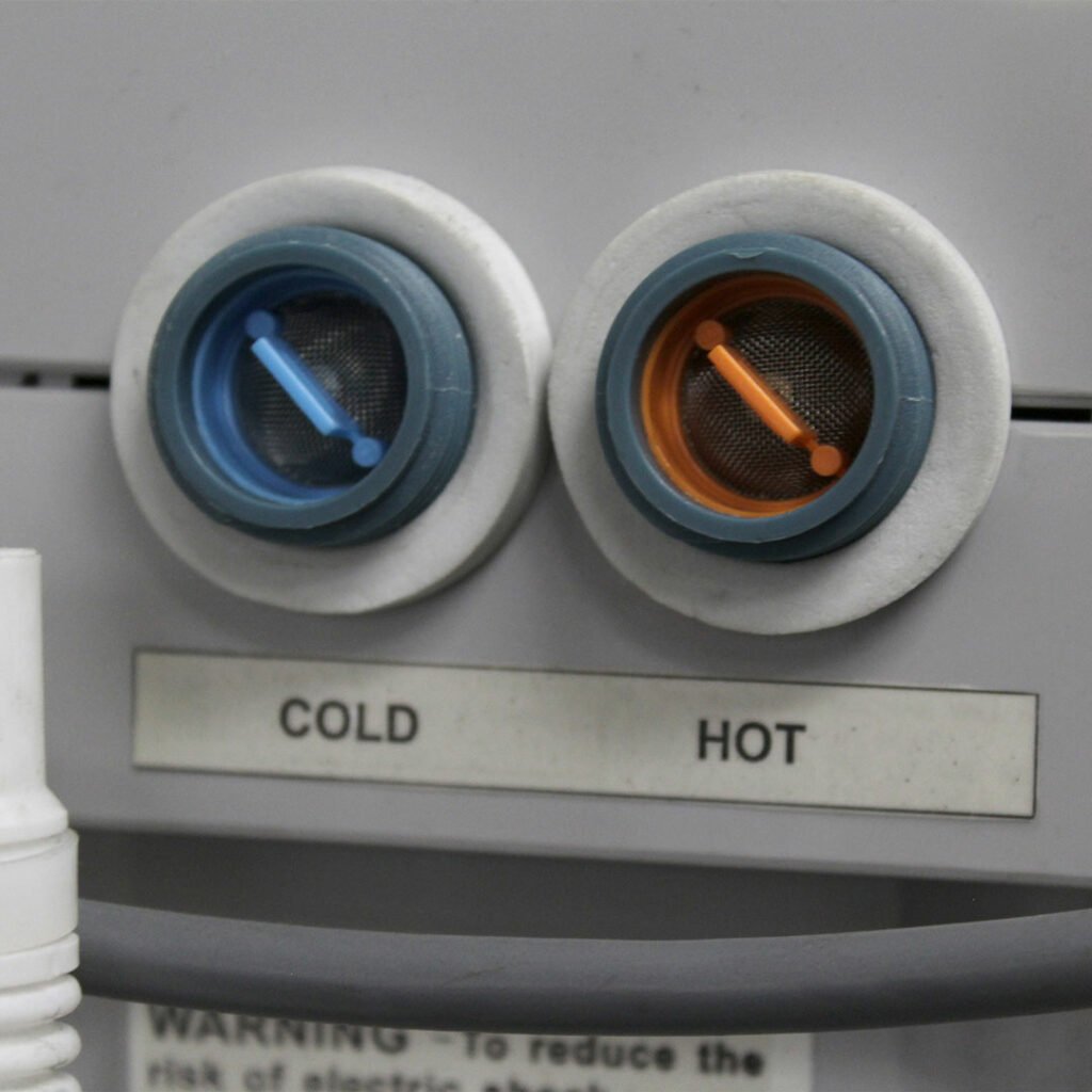 dwm055wdb-hot-cold.jpg
